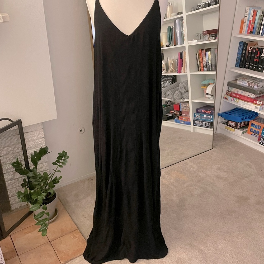 Maxi black ribbed dress with pockets